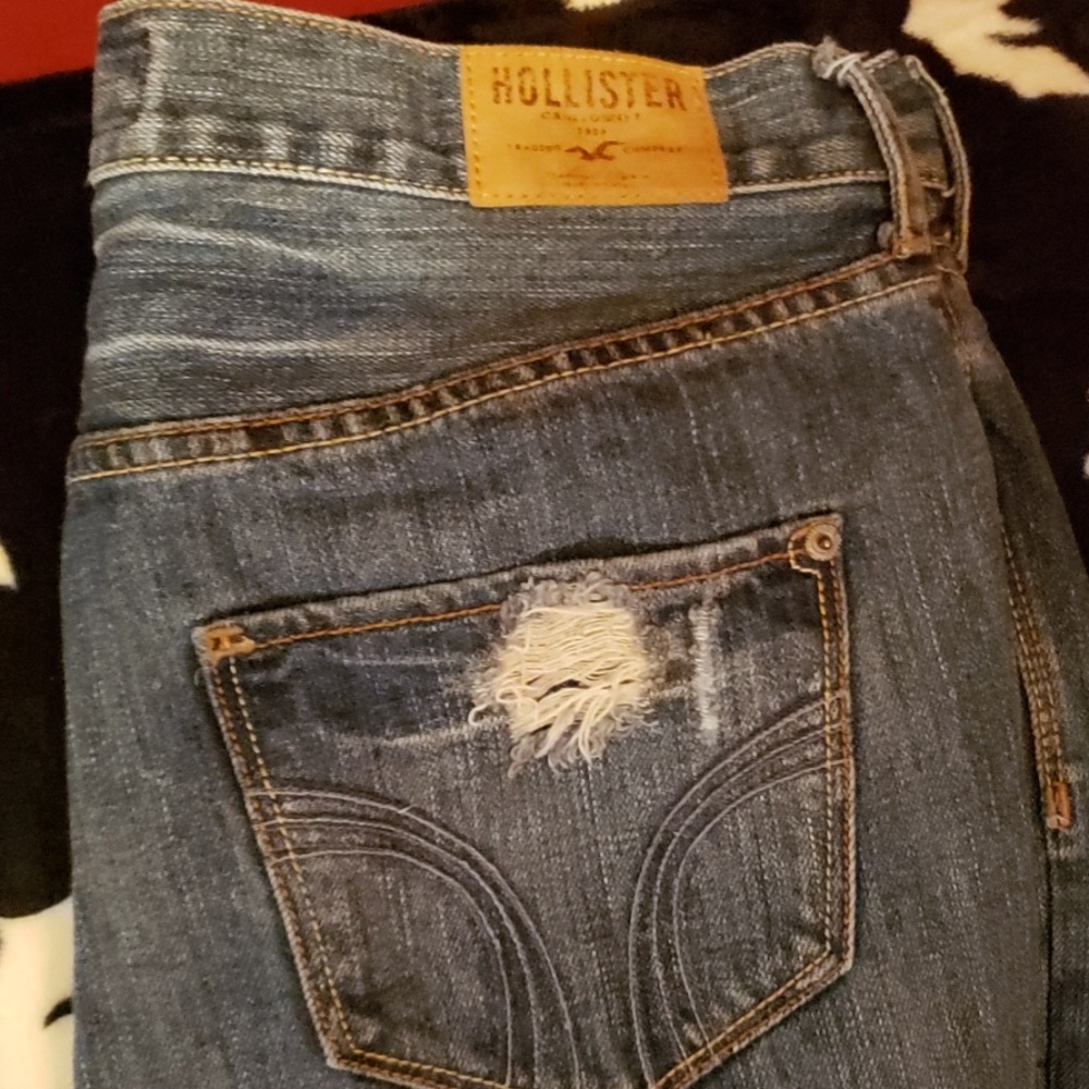 Hollister crop Jean's size 5 (w27)